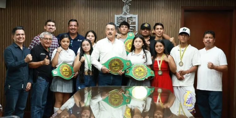PRESIDENTE LAMARQUE SE REUNE CON DESTACADOS BOXEADORES